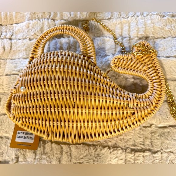 Tommy Bahama Handbags - Brand new Tommy Bahama Wicker Woven Whale Crossbody Purse gold chain Clutch Bag